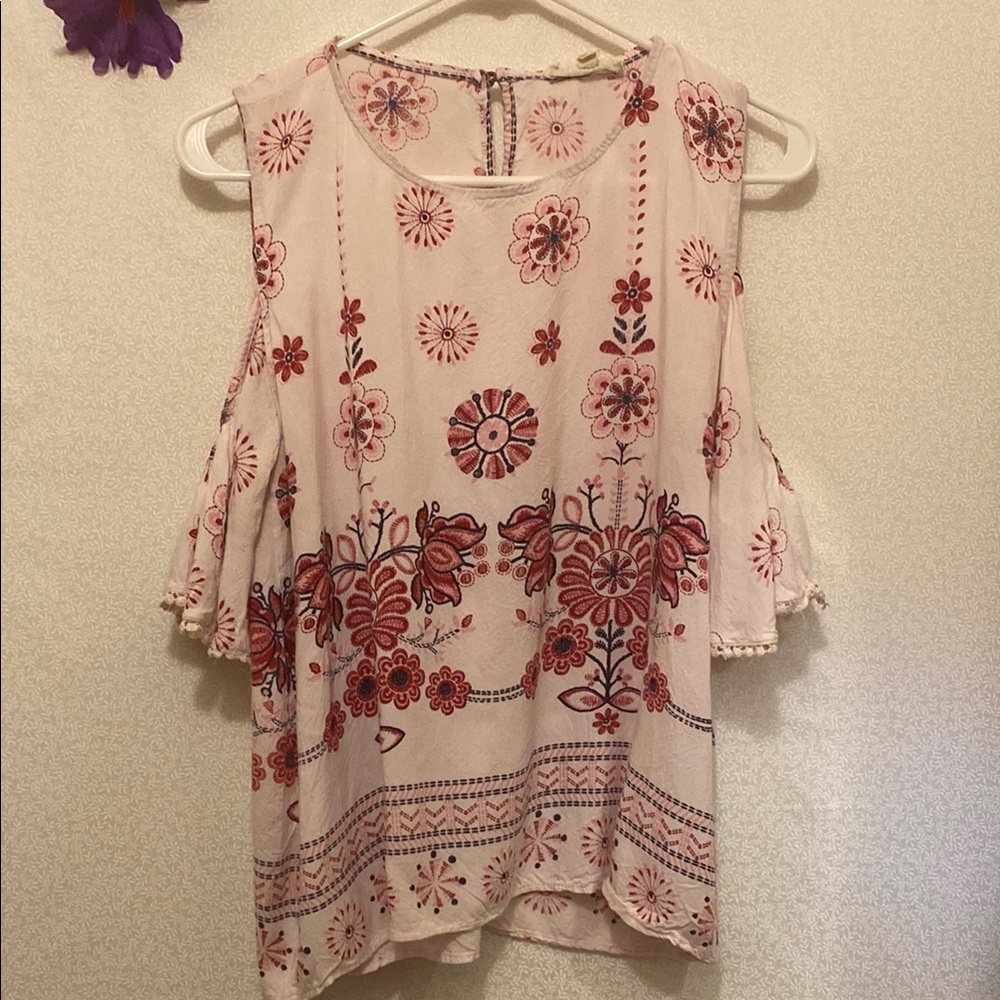 ❤️‍🔥 4 for $20 Sky and Sand Floral Blouse
